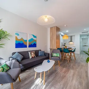 City Centre Pool & Parking Apartment