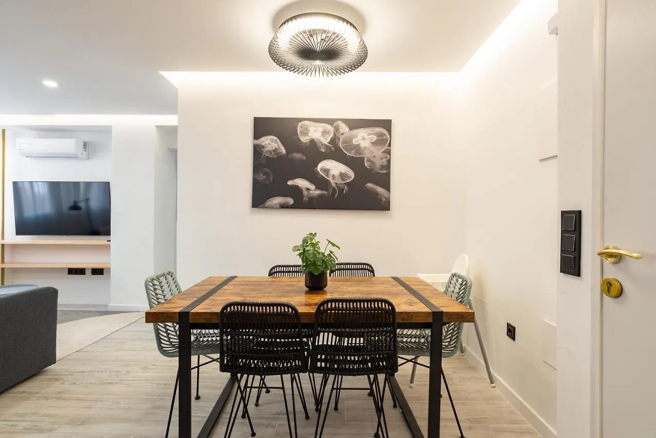 Nuevo Estacion Central Playa 3 Dorm Ac Apartment Malaga